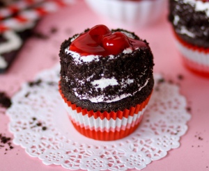 Black Forest Cupcakes.Who needs Ryan Gosling at the finishline when you can have this?!photo courtesy of http://www.confessionsofacookbookqueen.com